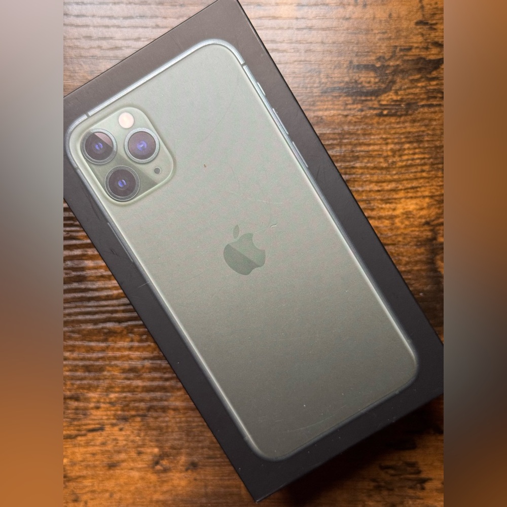 FIDO 512GB iPhone 11 Pro (Wiped) with box - Picture 3 of 3